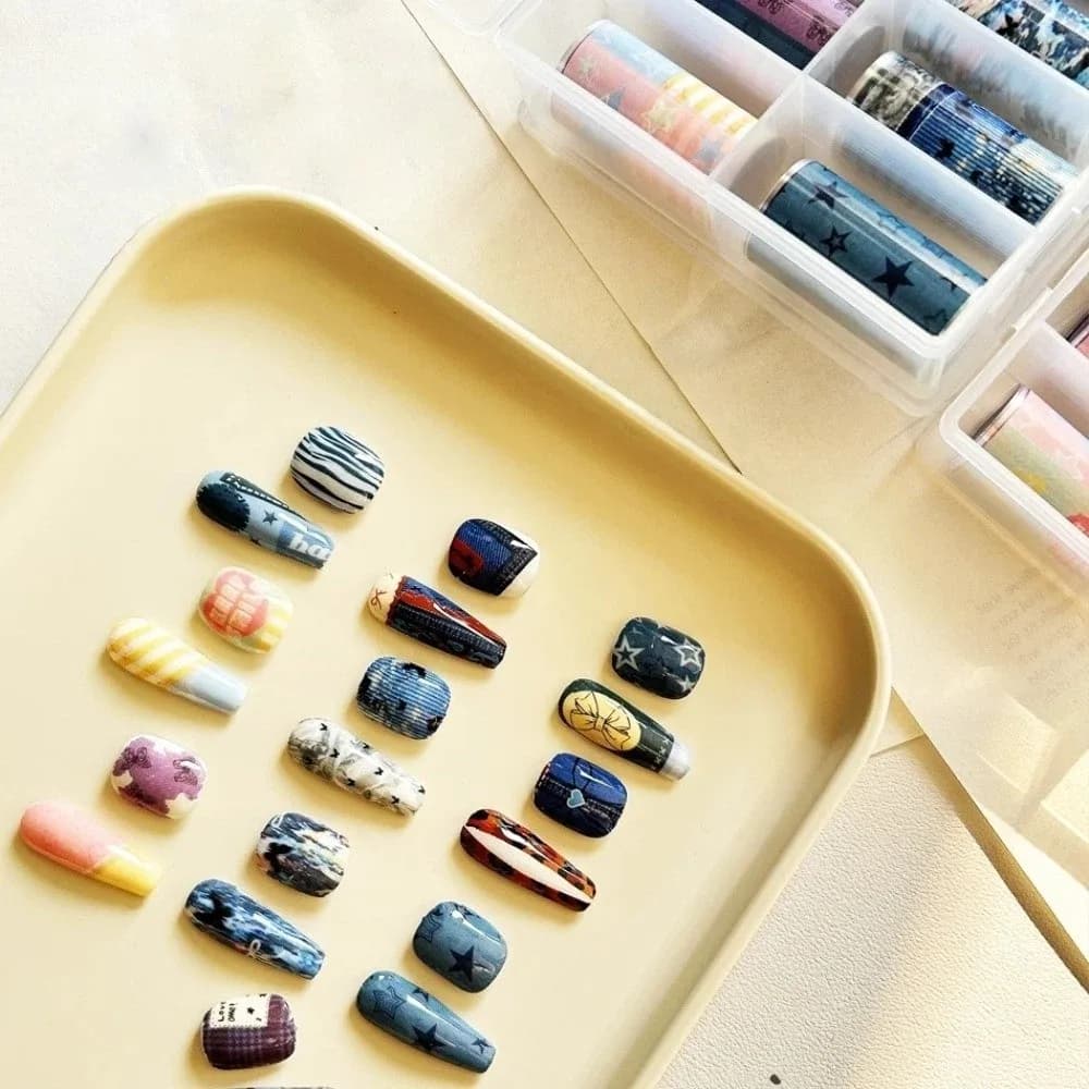 10 Rotoli di Carta Adesiva Colorata per Unghie, Sticker per Nail Art Fai-da-Te, Set per Manicure con Motivi Leopardati e Effetto Denim, Nastro Decorativo per Uso Professionale