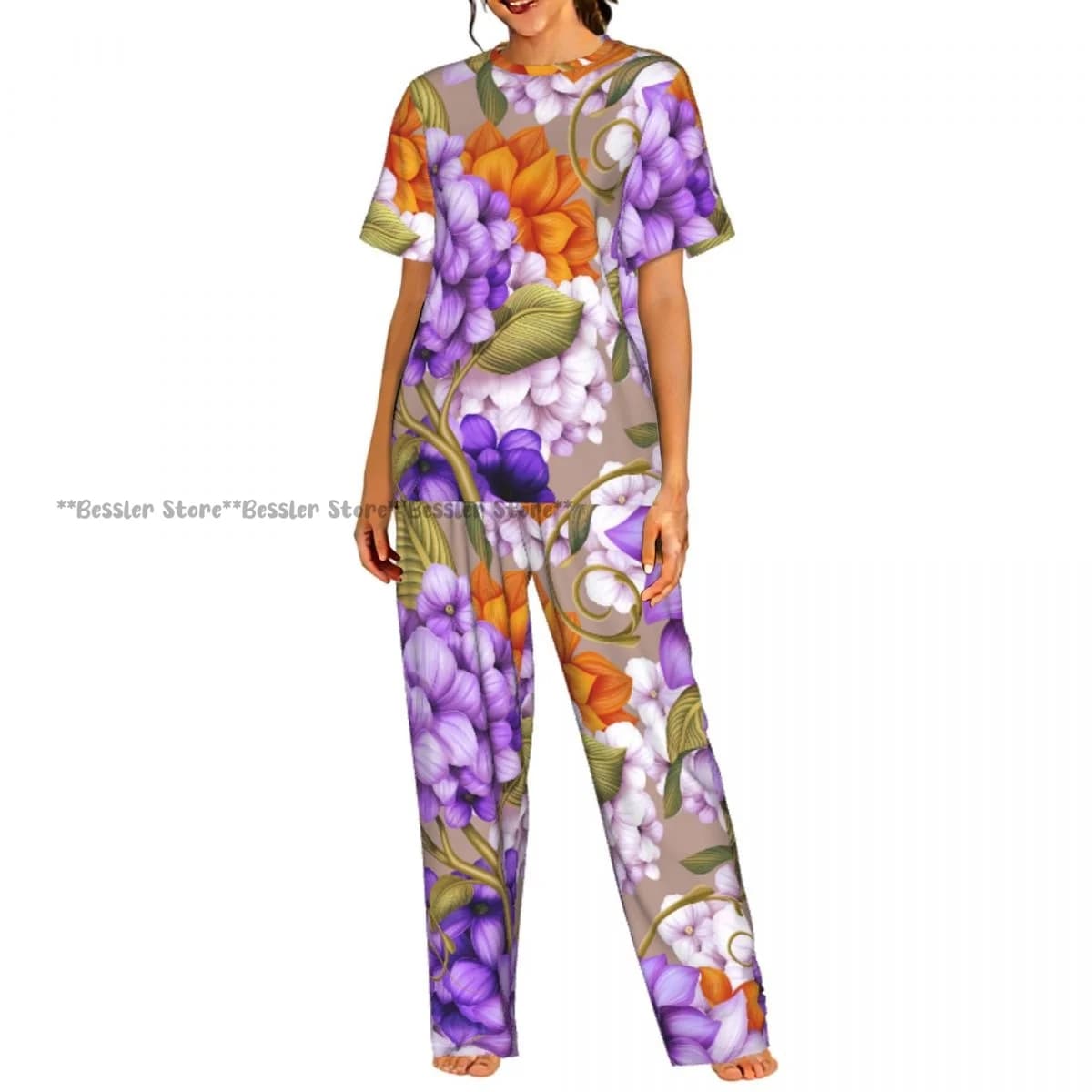 Set of 2 pieces for women with floral pattern, pajamas with short sleeve top and trousers.