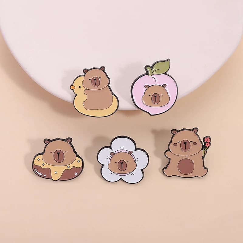 Carino giocoso capibara smalto spilla ciambelle marroni rosa petalo di pesca delfino spilla bavero zaino distintivi regalo di gioielli per bambini amico