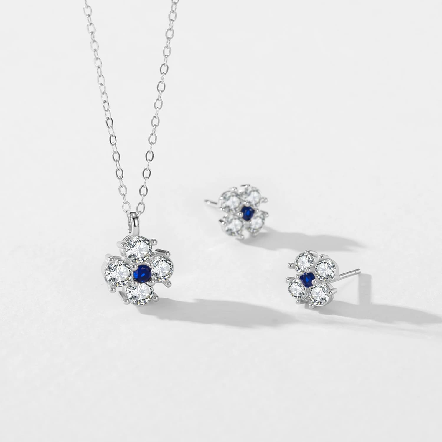 Set di Orecchini e Collana Ailmay in Argento Sterling 925 con Fiori in Zircone Blu e Bianco per Donne, Ideale per Matrimoni e Feste Creative
