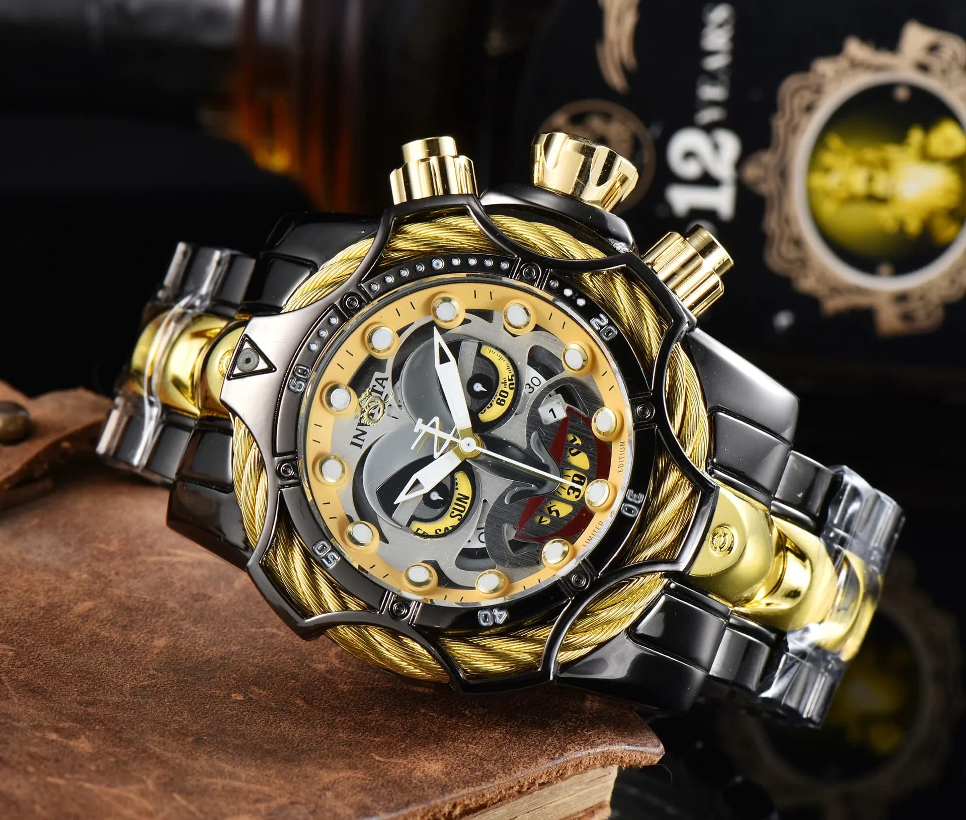 Fashion Comics Joker Clown Big Dial Metal Strap Quartz Wrist Watch with Automatic Date