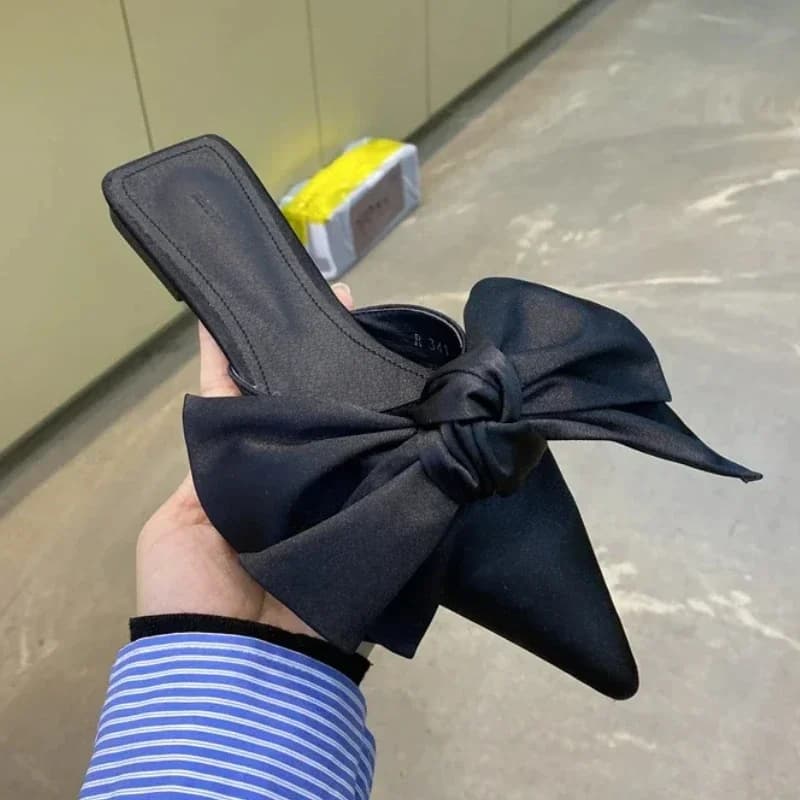 Ciabatte oversize con papillon Ciabatte da donna Sandali slip-on con onde a righe e punta a punta Pantofole piatte da esterno in raso di seta di lusso da donna