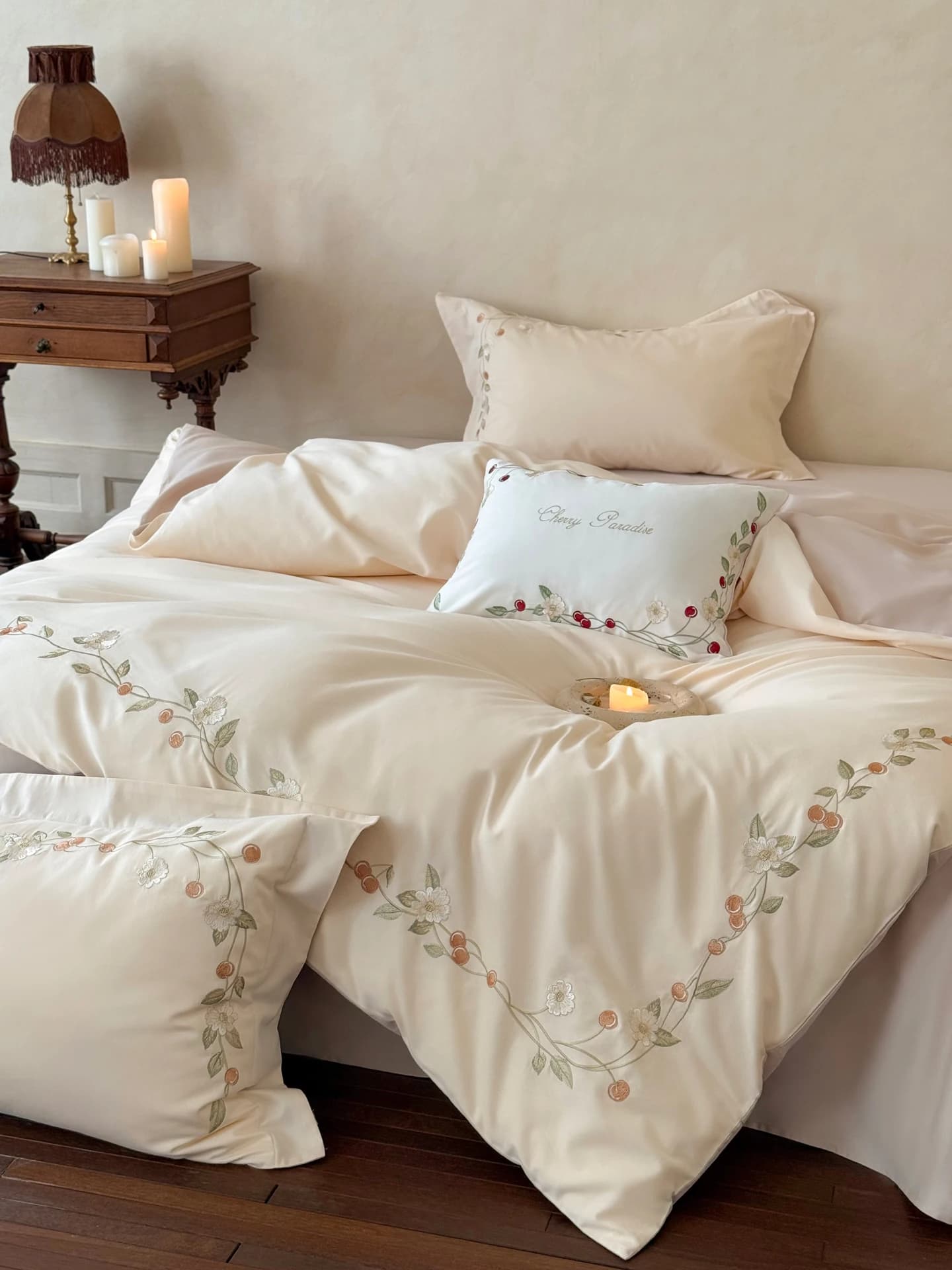 Winter Bed Linen Set in Pure Cotton Felt, Embroidered and Resistant, for Girls