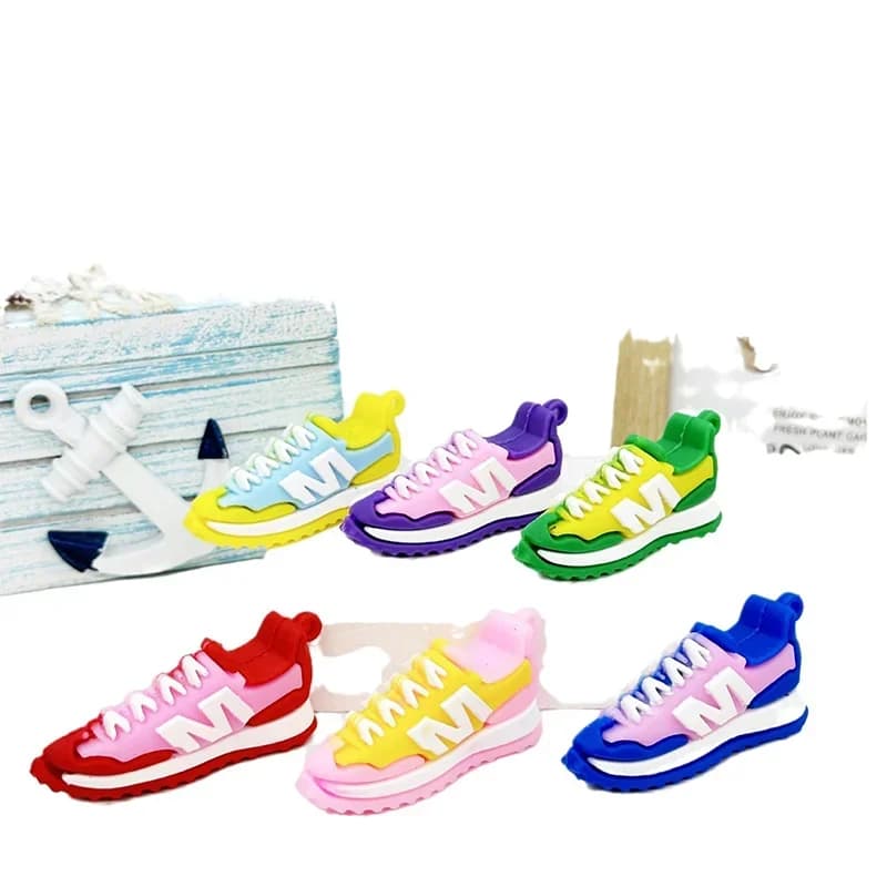 6 pz/1 pz Portachiavi a forma di scarpa da ginnastica per uomo, mini, carini, in PVC, ideali come bomboniere, da collezione per appassionati di sneaker, ciondolo per borsa, gadget.
