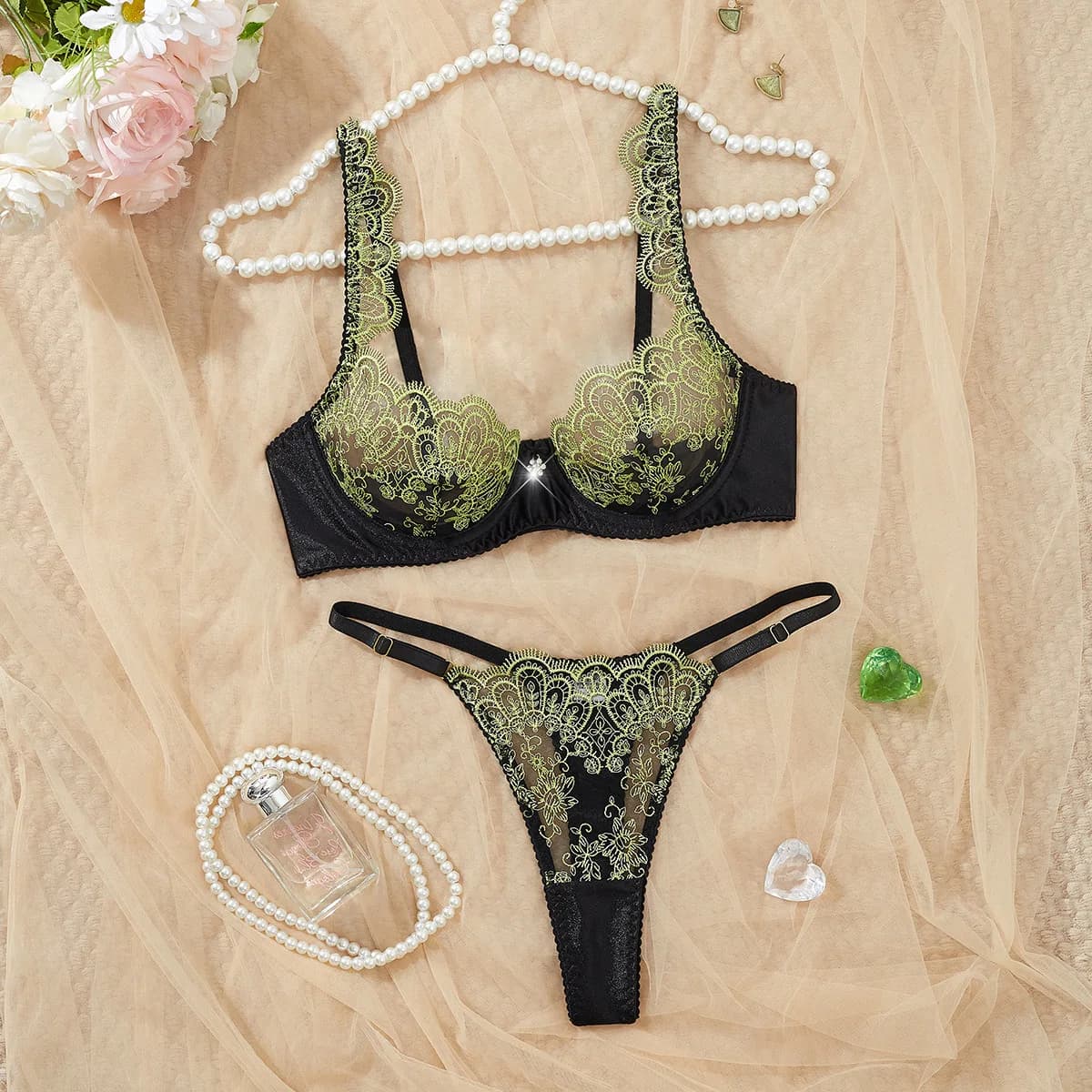Set Reggiseno Sexy in Pizzo Leggero con Ferretto Morbido per Sollevamento e Supporto, Previene la Caduta, Lingerie Ricamata Squisita, Set Due Pezzi
