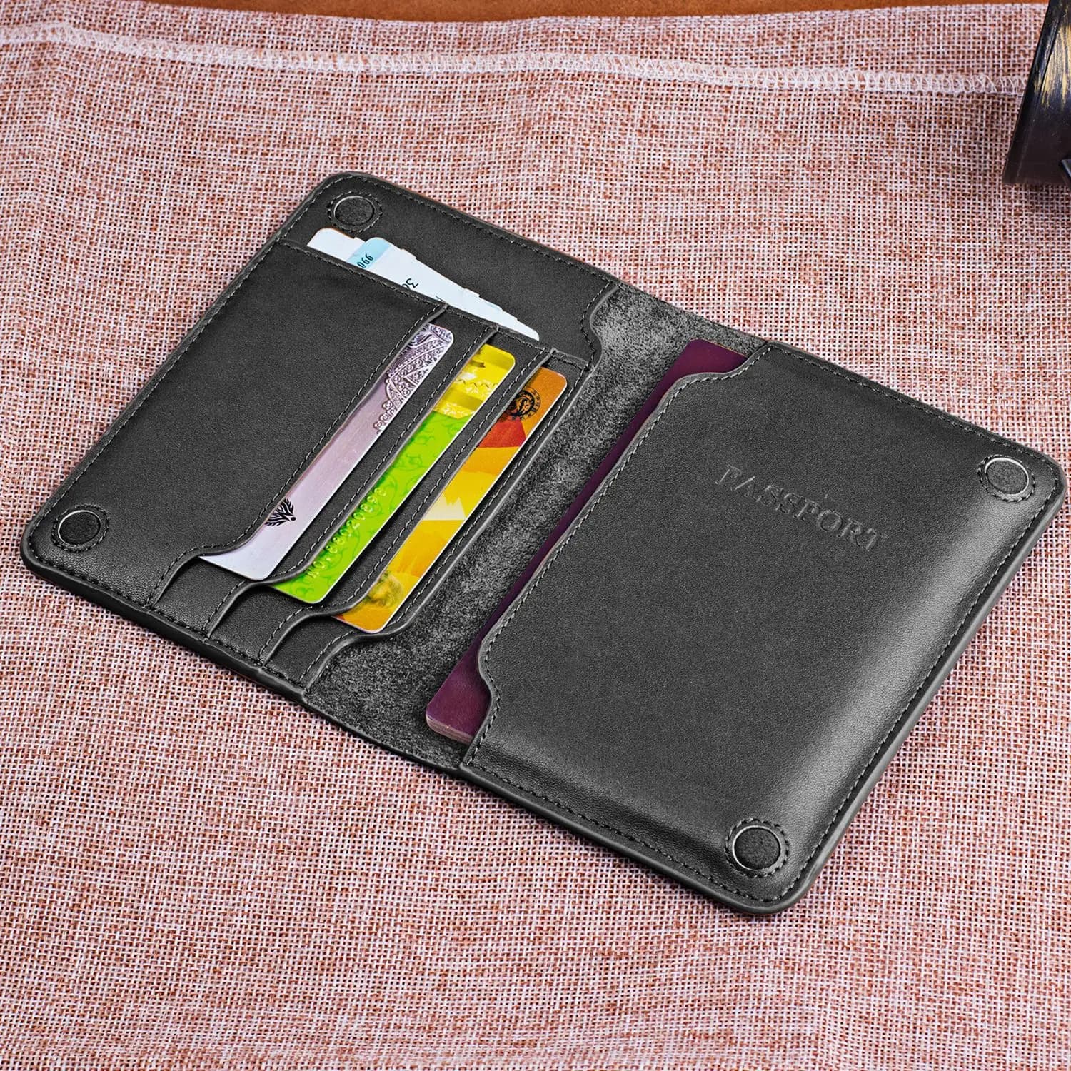 Custodia protettiva per passaporto Proteggi libro Porta passaporto con blocco RFID Chiusura magnetica Organizzatore da viaggio per documenti Portafoglio in pelle