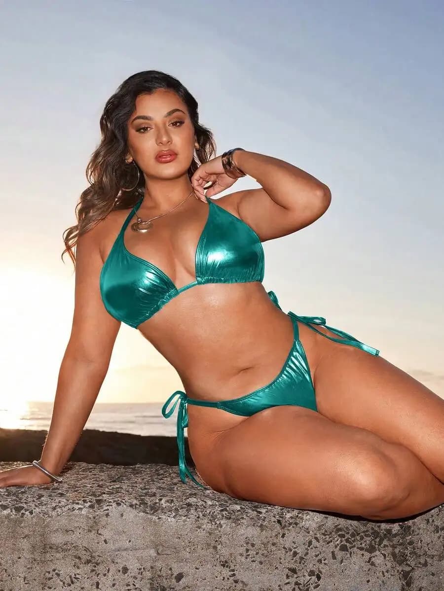 Costume da bagno bikini metallizzato taglie forti con allacciatura all'americana e spacco laterale per donna, ideale per vacanze estive al mare