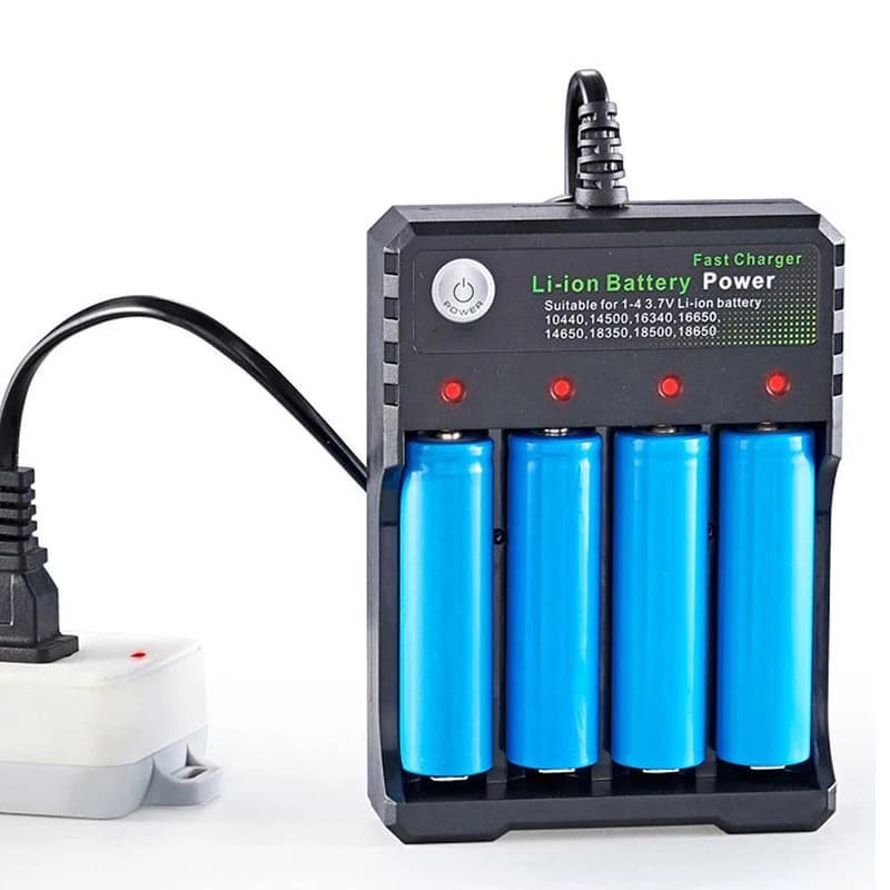 Caricabatterie 18650 a 4 slot Batteria agli ioni di litio da 3,7 V Ricarica indipendente USB 2X 3X 4X Caricabatterie elettronico portatile 16340 14500 26650