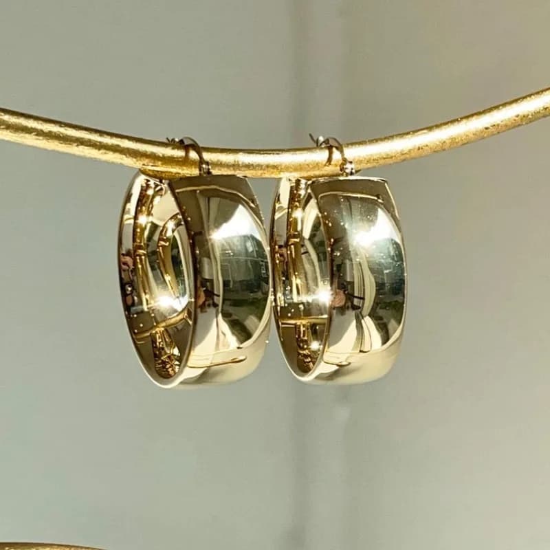 Fashionable pendant earrings in glossy gold, geometric jewelry for women, gifts for birthday parties