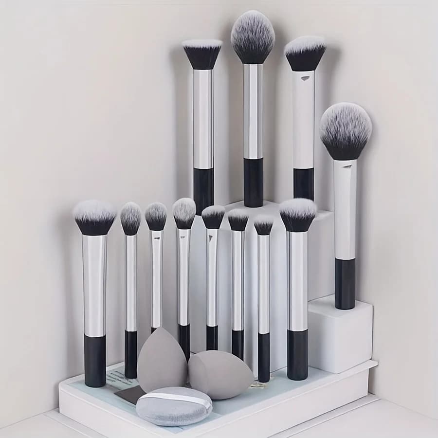 Set di 15 pennelli per il trucco, inclusi pennello per la polvere, pennello per il blush, pennello per l'illuminante, pennello per l'ombretto, pennello per le ciglia, pennello per l'eyeliner.