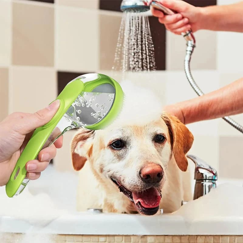 Nuova spazzola da bagno per animali domestici 2 in 1 con dispenser di shampoo integrato, spazzola per lavaggio e massaggio per cani e gatti