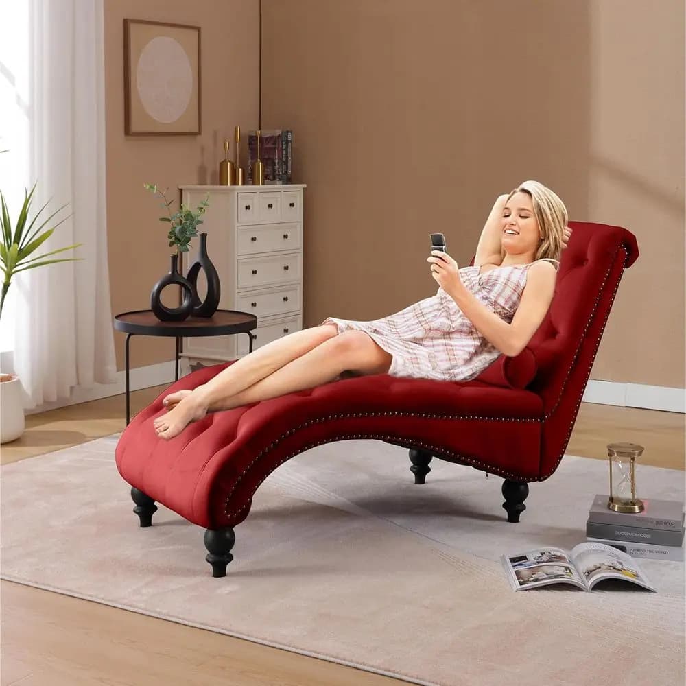Chaise longue imbottita in velluto con finiture a punte, braccioli trapuntati con bottoni, cuscino lombare, gambe in acrilico per soggiorno o camera da letto (R