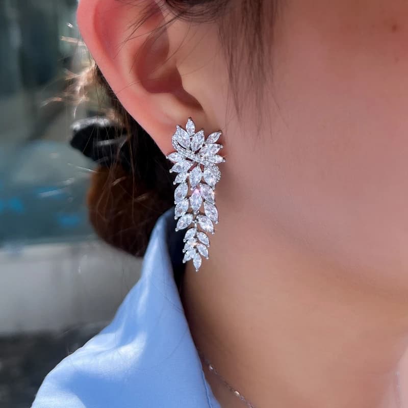 Orecchini floreali con zirconi di temperamento di lusso leggero europeo e americano Ins Orecchini personalizzati alla moda per matrimonio da sposa femminile