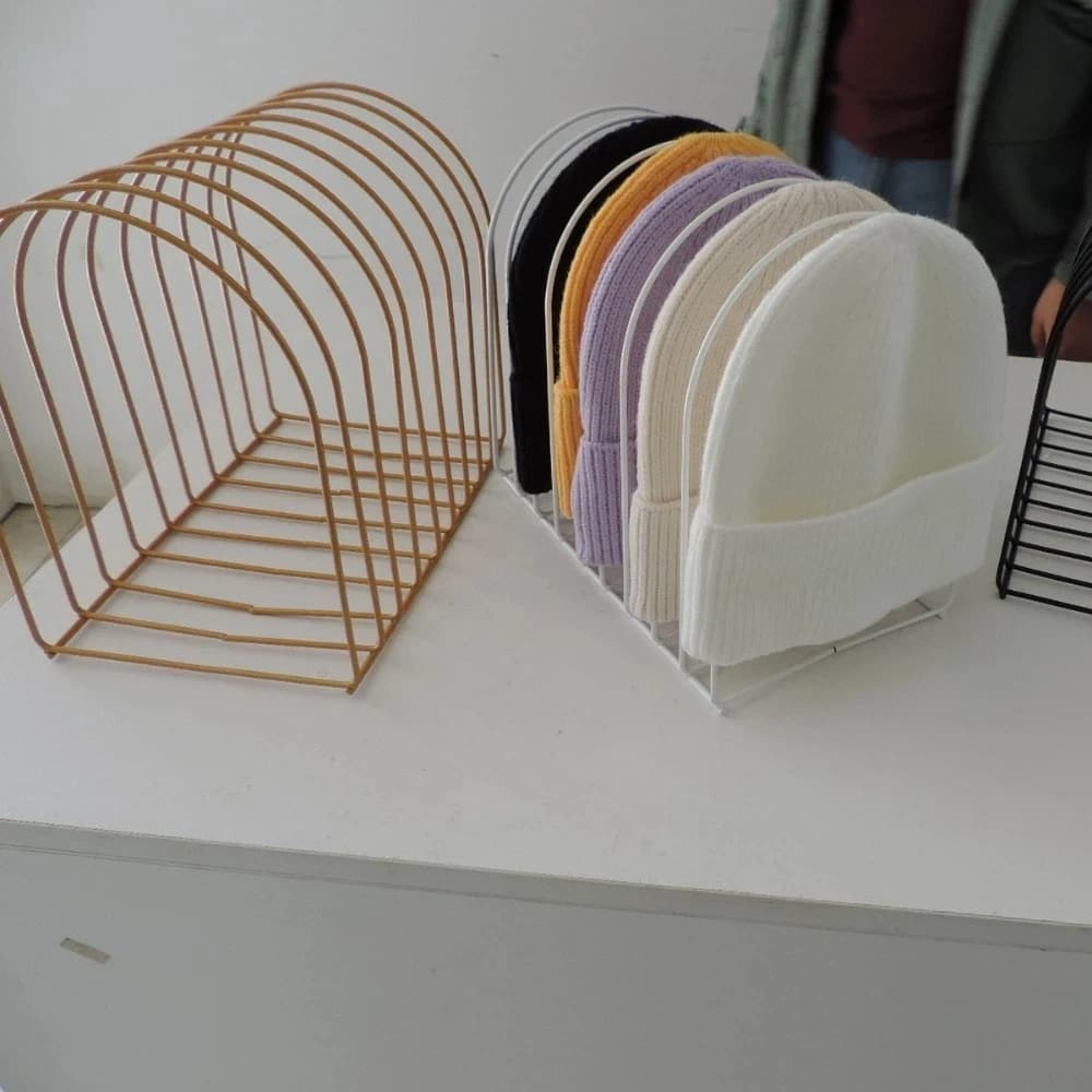 Espositore per Berretti in Filo Metallico, Robusto, Previene Piegature, Porta Cappelli in Maglia Salvaspazio, Organizzatore per Berretti in Lana Resistente