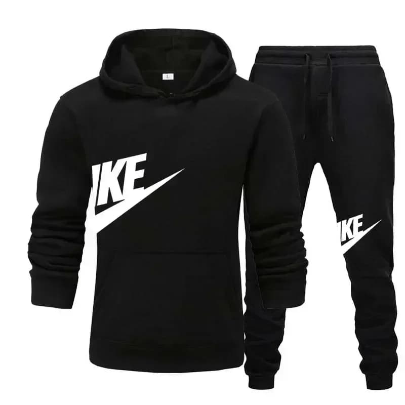 Un nuovo set di abbigliamento sportivo casual da uomo per l'autunno e l'inverno, composto da felpa con cappuccio e pantaloni lunghi, ideale per il jogging alla moda all'aperto.