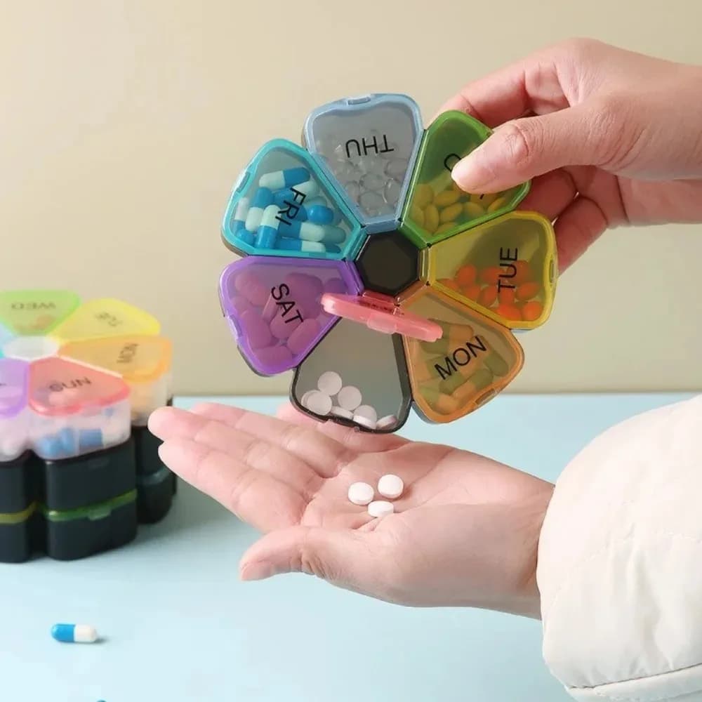 Nuovo Portapillole Settimanale Portatile da Viaggio, Piccolo e Colorato a Forma di Petalo, Contenitore Organizzatore per Vitamine, Medicinali e Oli di Pesce