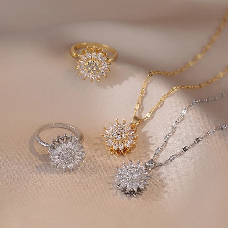 Set Collana e Orecchini Girasole in Acciaio Inossidabile Placcato Oro con Strass, Gioielli Antistress e Anti-Ansia per Donne