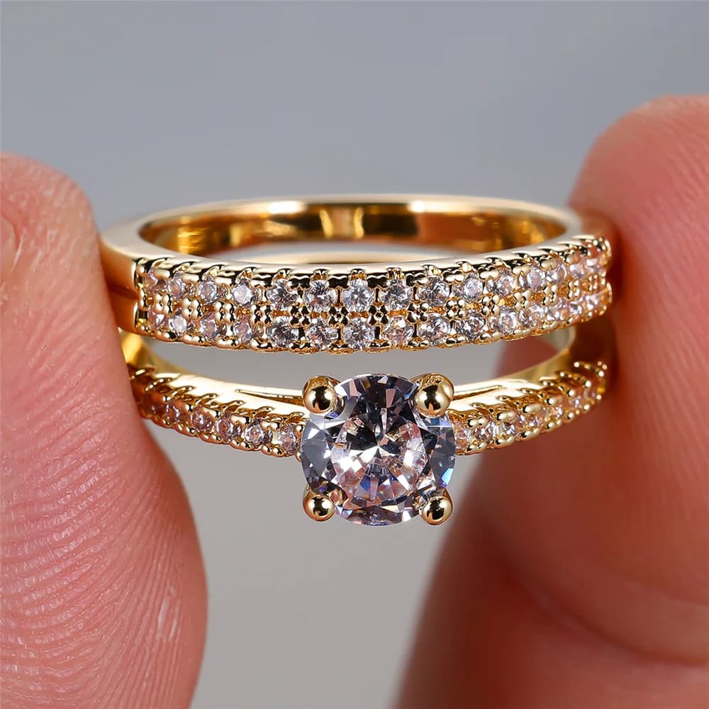 Set di anelli per coppia impilabili con zirconi bianchi 2 pezzi Anelli da sposa rotondi femminili color oro per le donne Fedi nuziali Gioielli per feste CZ