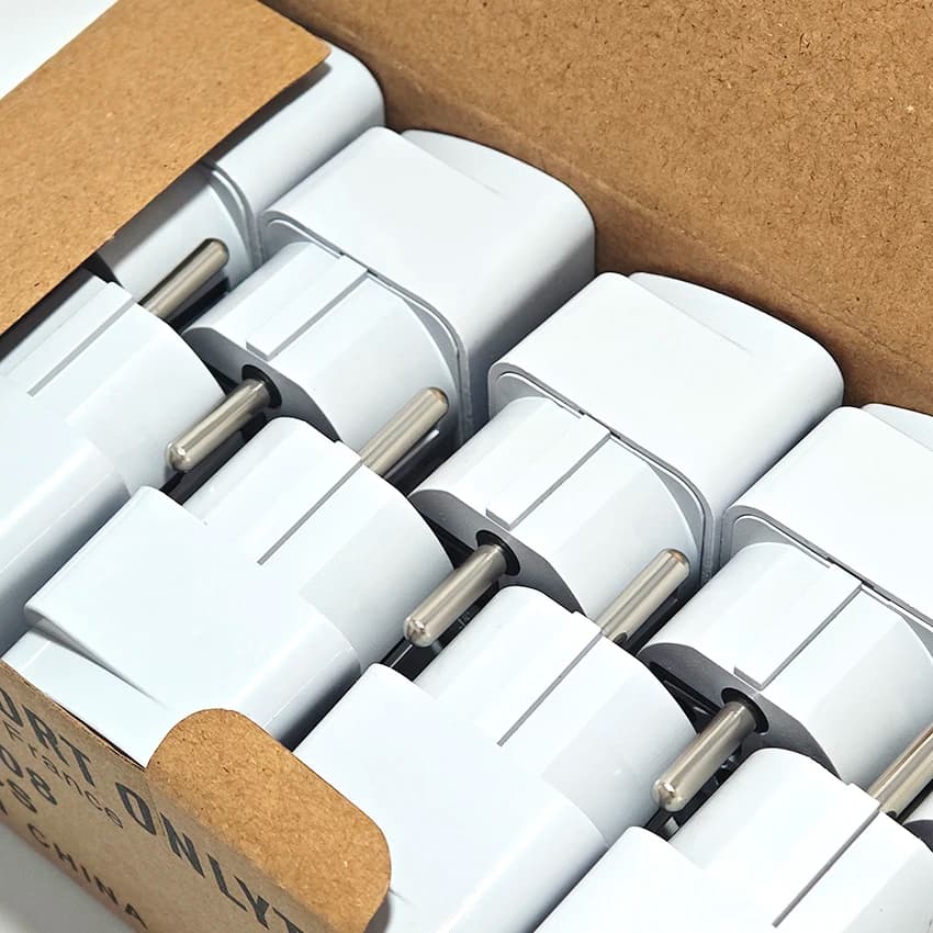 1/20pcs Universal Travel Adapter Socket To EU Schuko Plug Converter 10A 250V European Travel Power Adaptor
