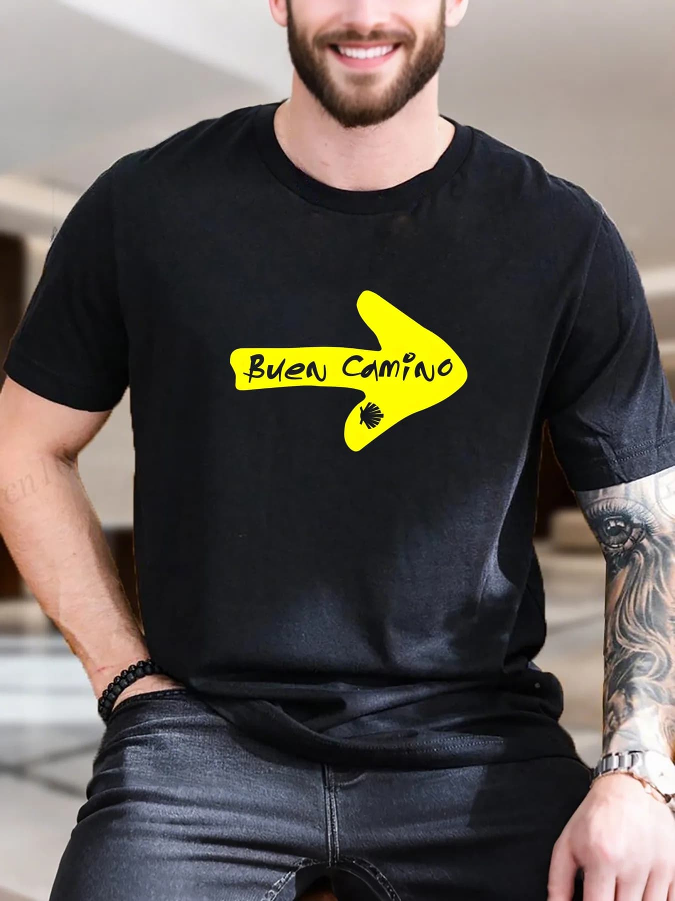 T-shirt in puro cotone con stampa bussola a banana da uomo di nuova moda di arrivo T-shirt elegante casual morbida e traspirante con design a freccia gialla per Su