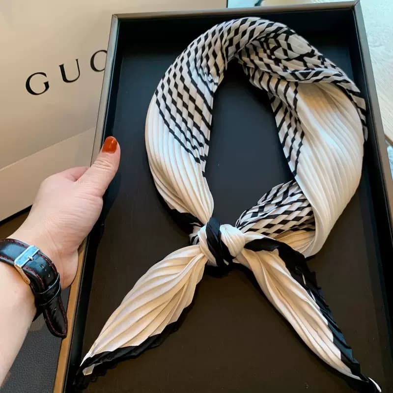Nuova stampa floreale Sciarpa di seta pieghettata Sciarpe al collo quadrato Fasce per capelli increspate Sciarpa Bandana Raso Hijab Avvolge la testa Fazzoletto da collo