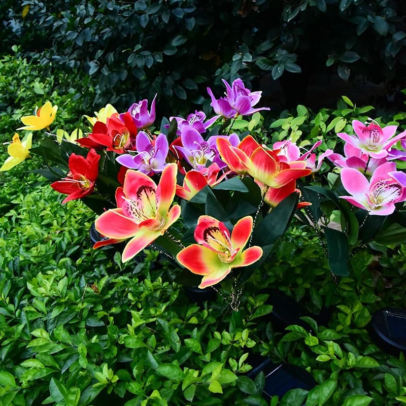 1 luce solare a LED da terra, luci solari a forma di fiore artificiale, luci solari a forma di orchidea a 7 teste per patio, giardino, decorazioni natalizie