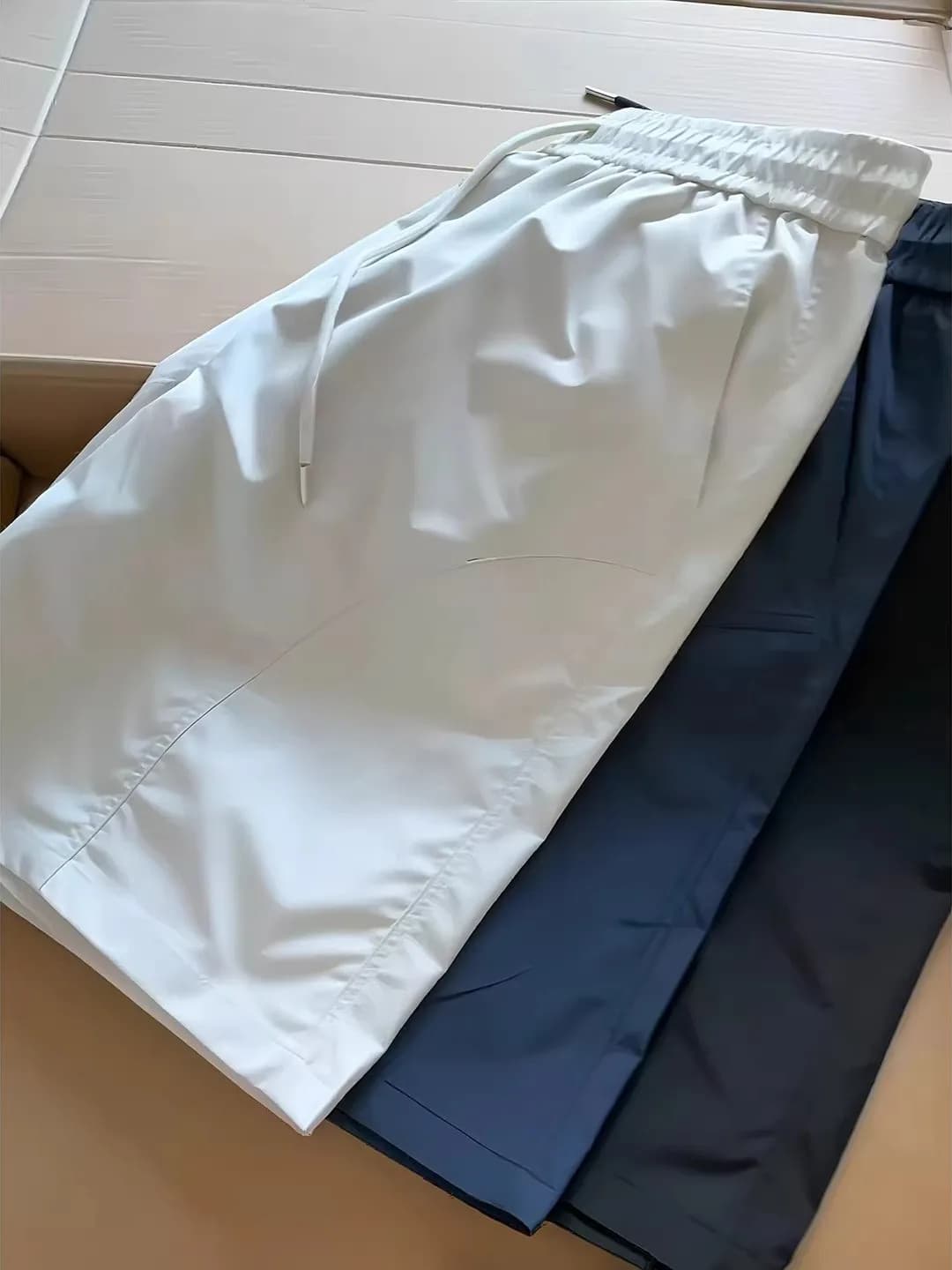 Pantaloncini Sportivi da Uomo in Nylon ad Asciugatura Rapida Stile Americano, Sottili per Esterni Estivi, Pantaloni da Basket in Seta Ghiaccio, Casual da Spiaggia, Lunghezza a Tre Quarti
