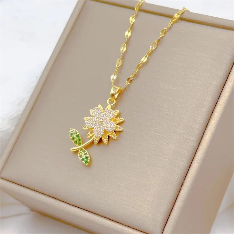 Collana classica e affascinante con girasole micro-orniture, alla moda e lussuosa, catena con clavicola in acciaio inossidabile