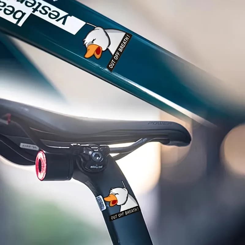 Divertente adesivo per bici con anatra stanca e affannata, decalcomania in vinile impermeabile per telaio di bicicletta, auto, laptop, casco