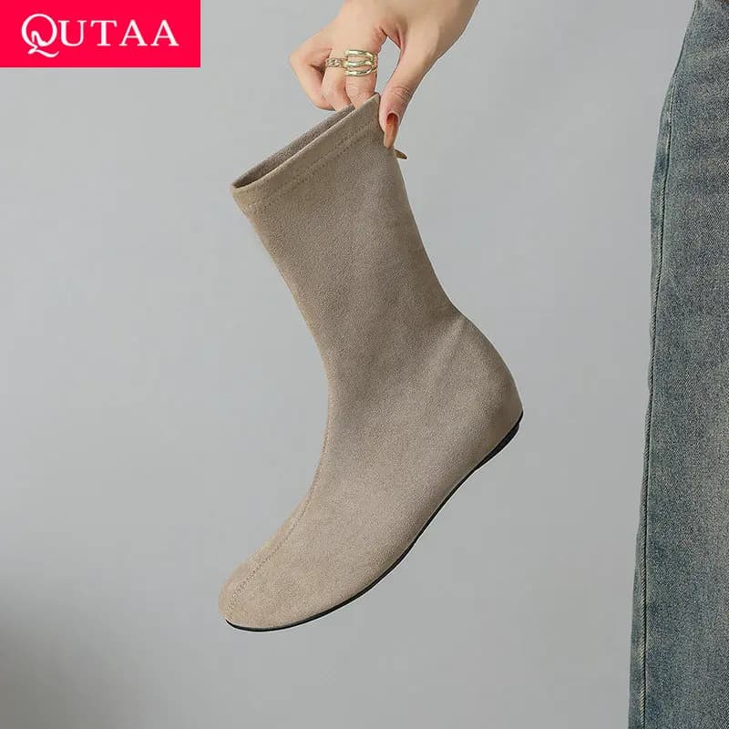 QUTAA 2026 Moda Pelle scamosciata sintetica Inverno Donna Stivaletti Scarpe autunnali Appartamenti Tacchi Casual Punta rotonda Stivaletti elasticizzati caldi 34-40