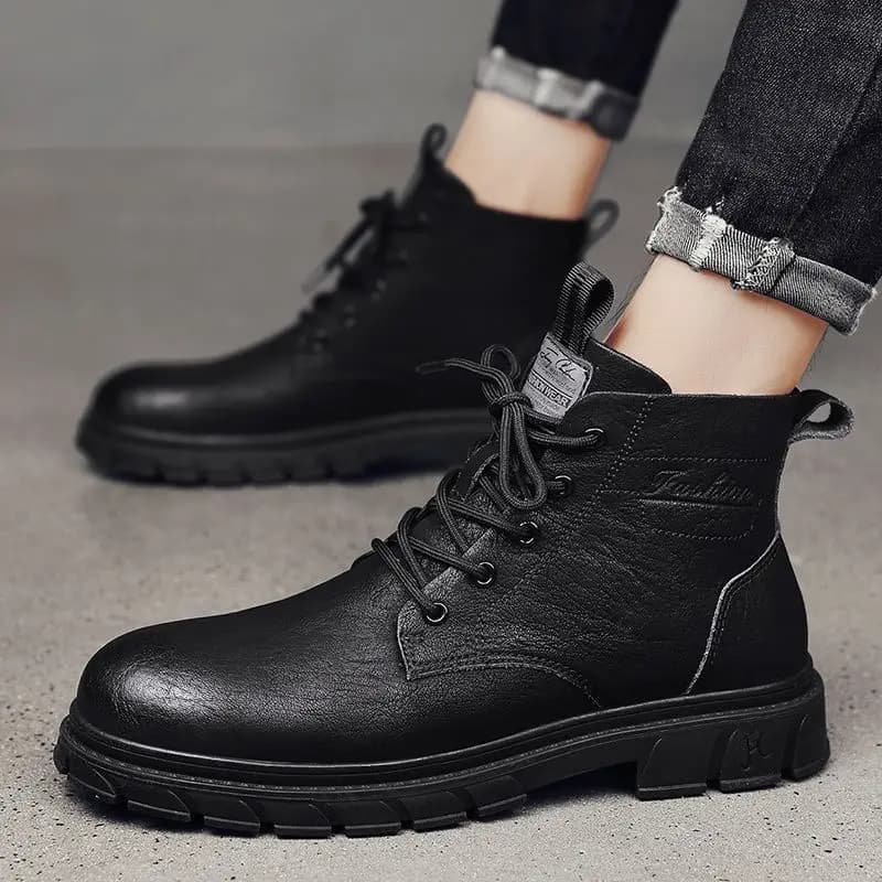 Scarpe alte per utensili Stivali classici Stivali da deserto da esterno maschili Calzature da uomo di moda Stivali da uomo in pelle alla caviglia alla moda all-match