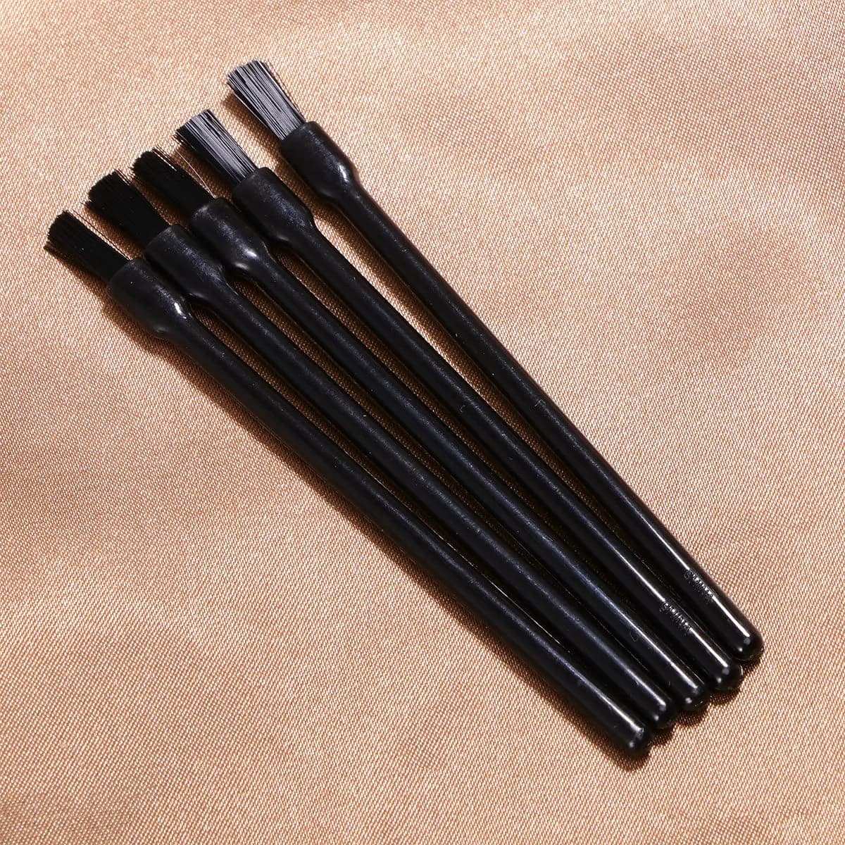 100Pcs Nylon Hair Lip Brush Disposable Lipstick Applicators Soft Bristles Lightweight Portable Lip Gloss Wands Makeup Tool