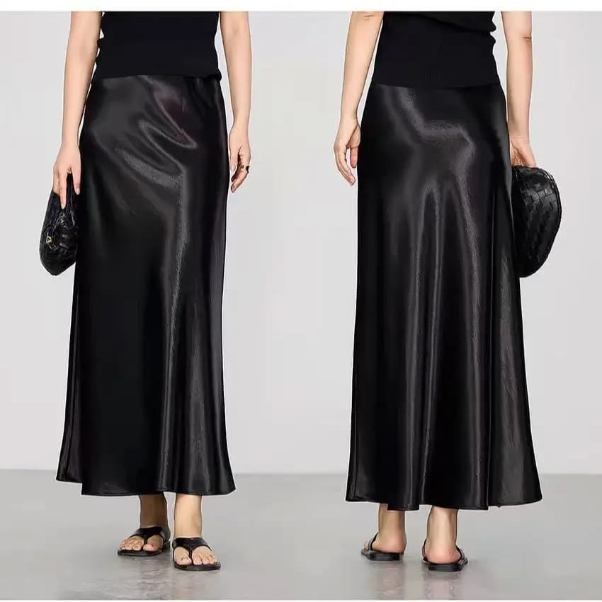 Elegant Pleated Satin Mermaid Dress, High-Waisted with a Large Hem That Hugs the Hips, Long Style, High-End Black Glossy Polyester Dress