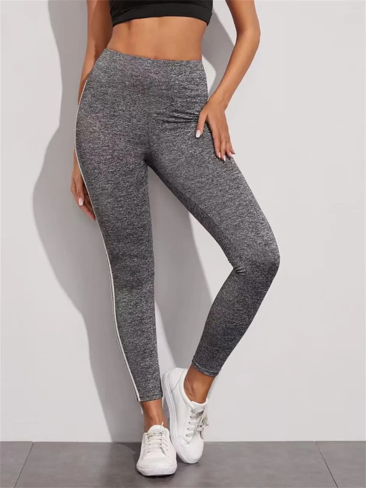 Pantaloni da yoga a righe color block da donna, pantaloni sportivi a vita alta con glutei color pesca e cintura, abbigliamento da yoga da corsa all'aperto