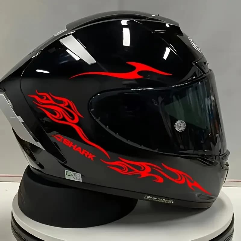Set di 1 Adesivo 2D Piatto a Forma di Squalo Fiammeggiante per Moto, Decalcomania in Vinile Rosso Resistente e Impermeabile per Casco e Carrozzeria