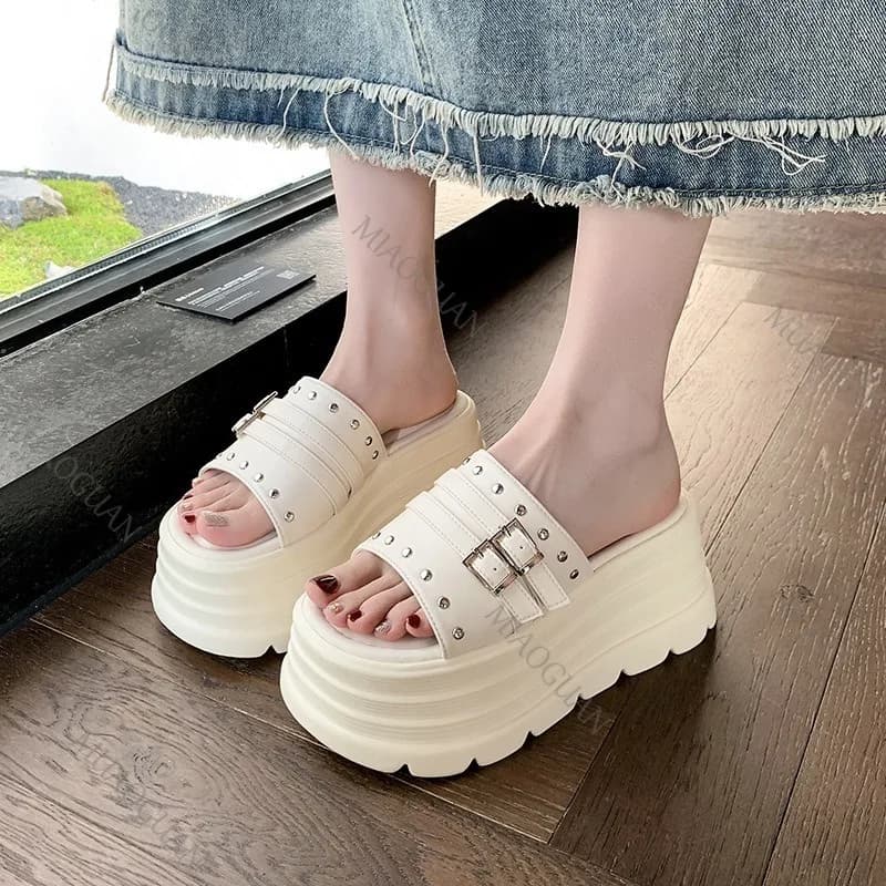 Slippers reinforced sandals with thick background Summer outdoor Slippers with high heel 8 cm Beach Slippers with versatile fashionable platform