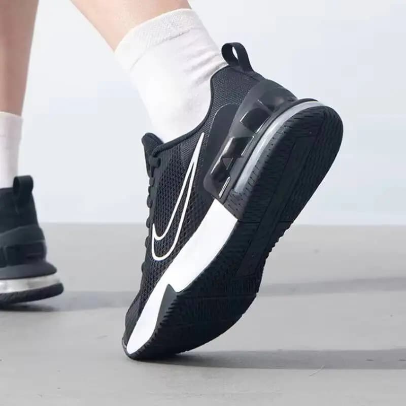 Nuove scarpe da corsa sportive casual traspiranti e imbottite da uomo originali Nike FQ1833-001 sport