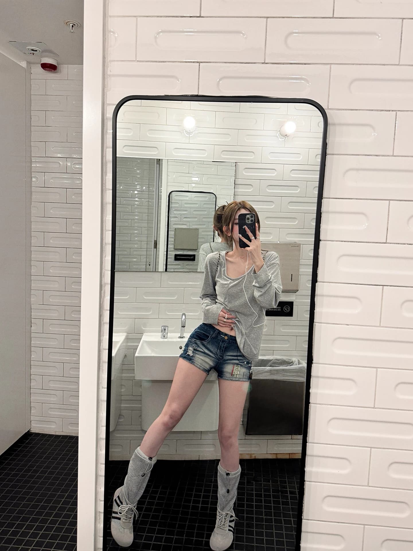 Tongiiuu American Retro Denim Shorts Women Slimming Hot Pants Spring Natural Waist Cotton Button Closure Daily Wear