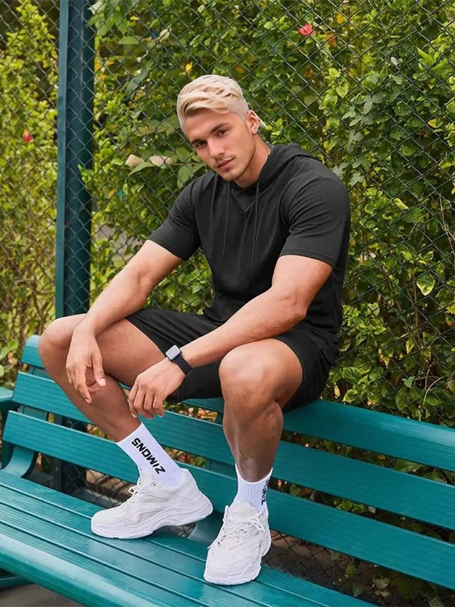Completo Sportivo da Uomo in Due Pezzi con Cappuccio: Felpa a Maniche Corte e Pantaloncini Coordinati