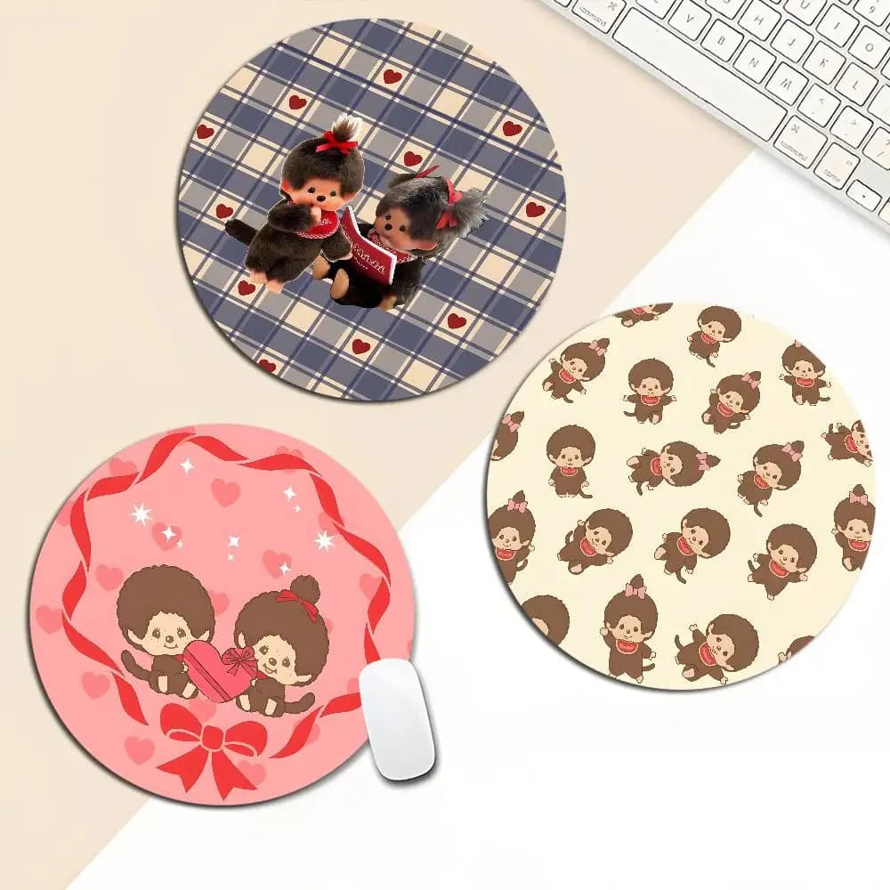 Cartoon MM-Monchhichis Anime INS Tide Round Office Student Gaming Pad Cuscino antiscivolo Mouse Pad per la camera da letto delle ragazze adolescenti
