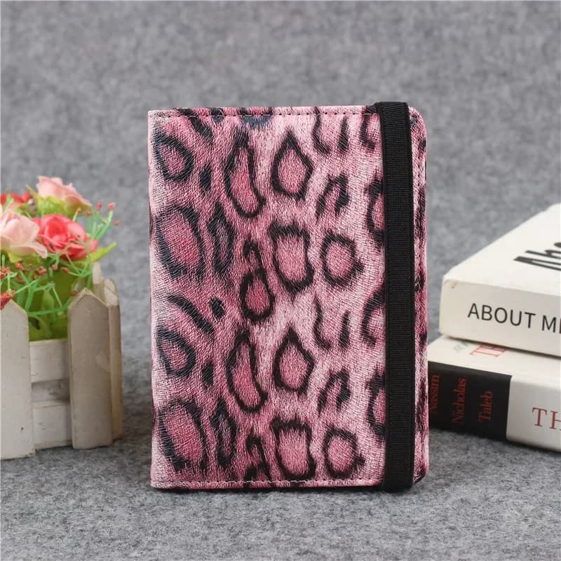 Porta passaporto alla moda con stampa leopardata con copertina per passaporto con benda Porta passaporto con schermatura RFID integrata Accessori da viaggio
