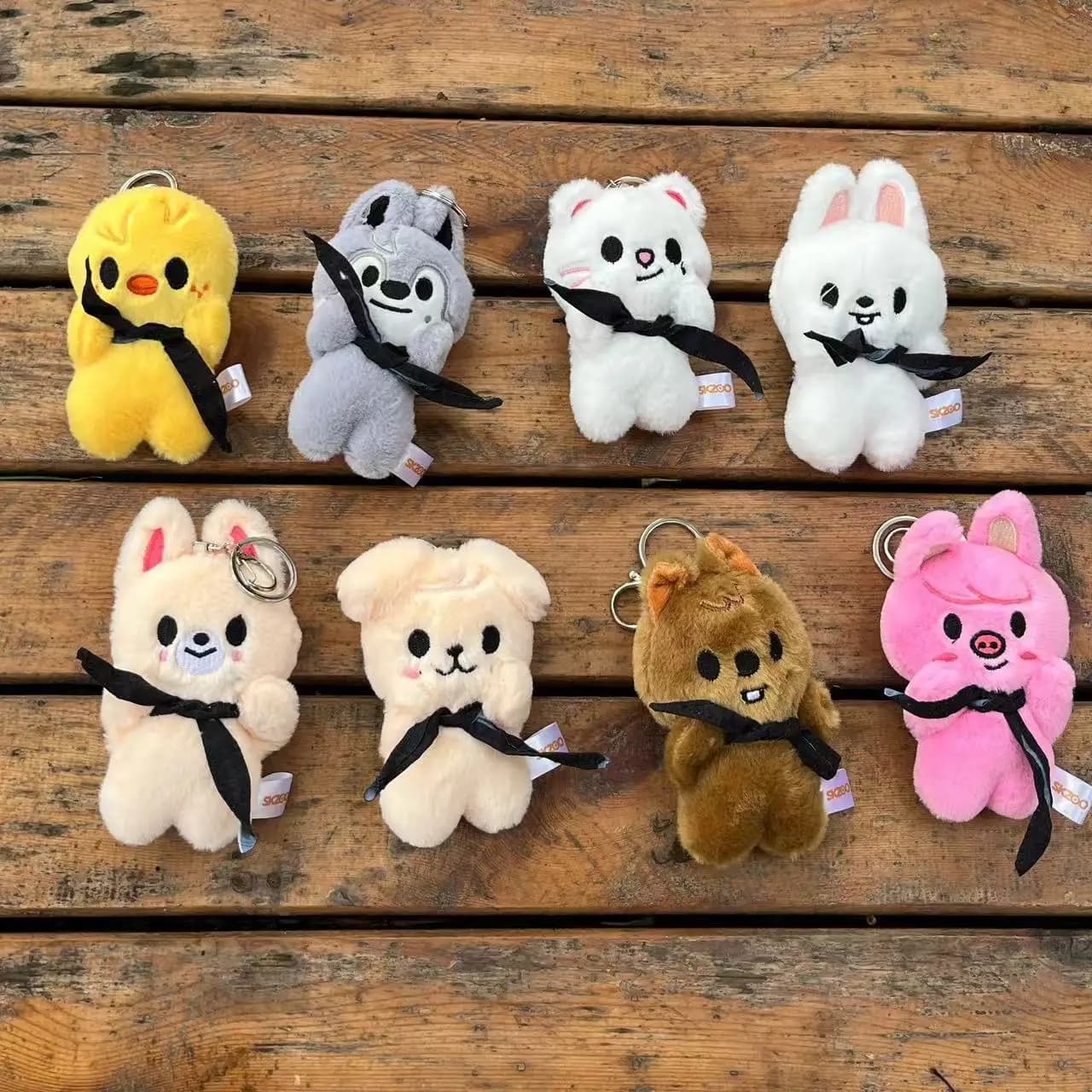 K-pop Stray Kids plush keychain, SKZOO magnetic doll with bulb eyes and scarf, magnetic doll to embrace the face, children's toy