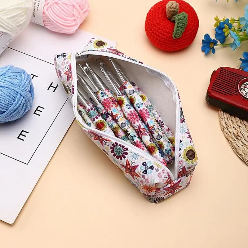Set di aghi da cucito Set di uncinetti con impugnatura morbida stampata Forniture per artigianato Progetti fatti a mano Accessori per principianti o