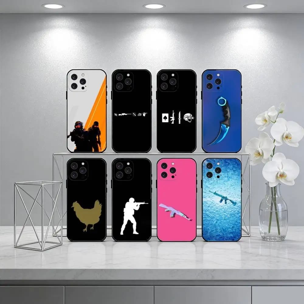 Cover per iPhone 16, 15, 14, 13, 12, 17, Pro Max, Plus in Silicone Nero con Tema del Gioco Counter Strike CS GO