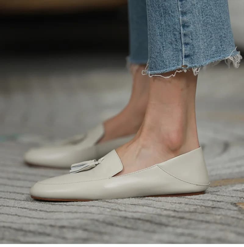Pantofole a punta tonda in vera pelle morbida mocassini da donna stile coreano scarpe basse semplici Lady Mules primavera autunno donna frange appartamenti