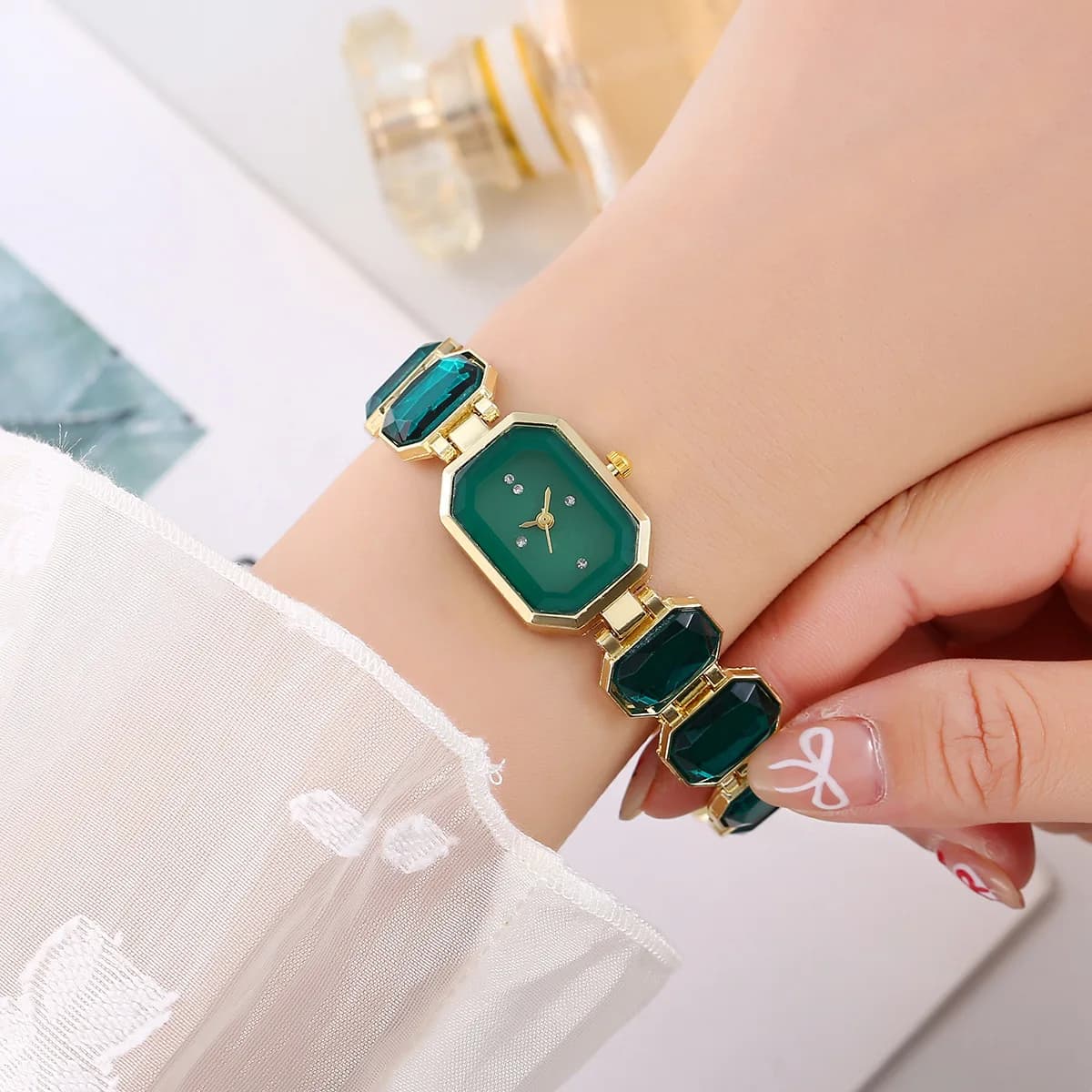european and american style women's watch with rhinestone chain, color rectangular case, dial with rhinestones