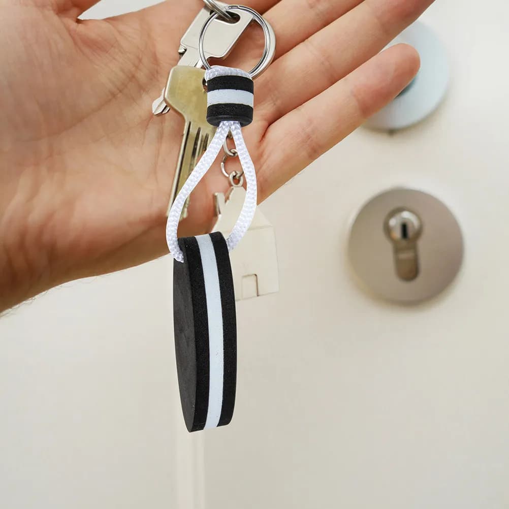 6 colorful and bright floating keychains, waterproof, ideal for surfboards, paddleboards, snorkeling and pool safety