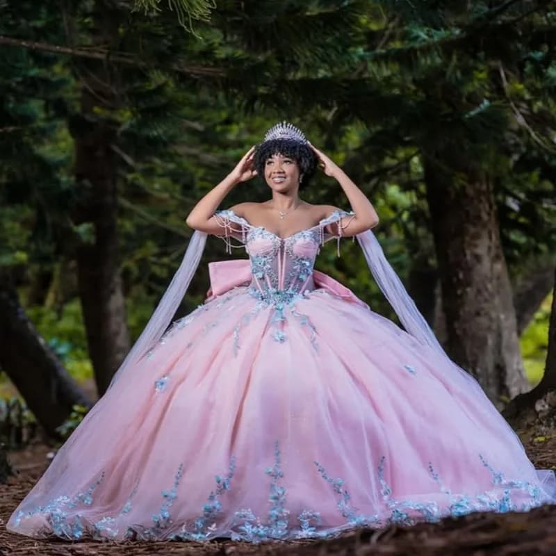 Abiti Quinceanera rosa personalizzati con spalle scoperte paillettes farfalla applique stratificazione fiocco coda lunga Vestido 15 Quinceanera