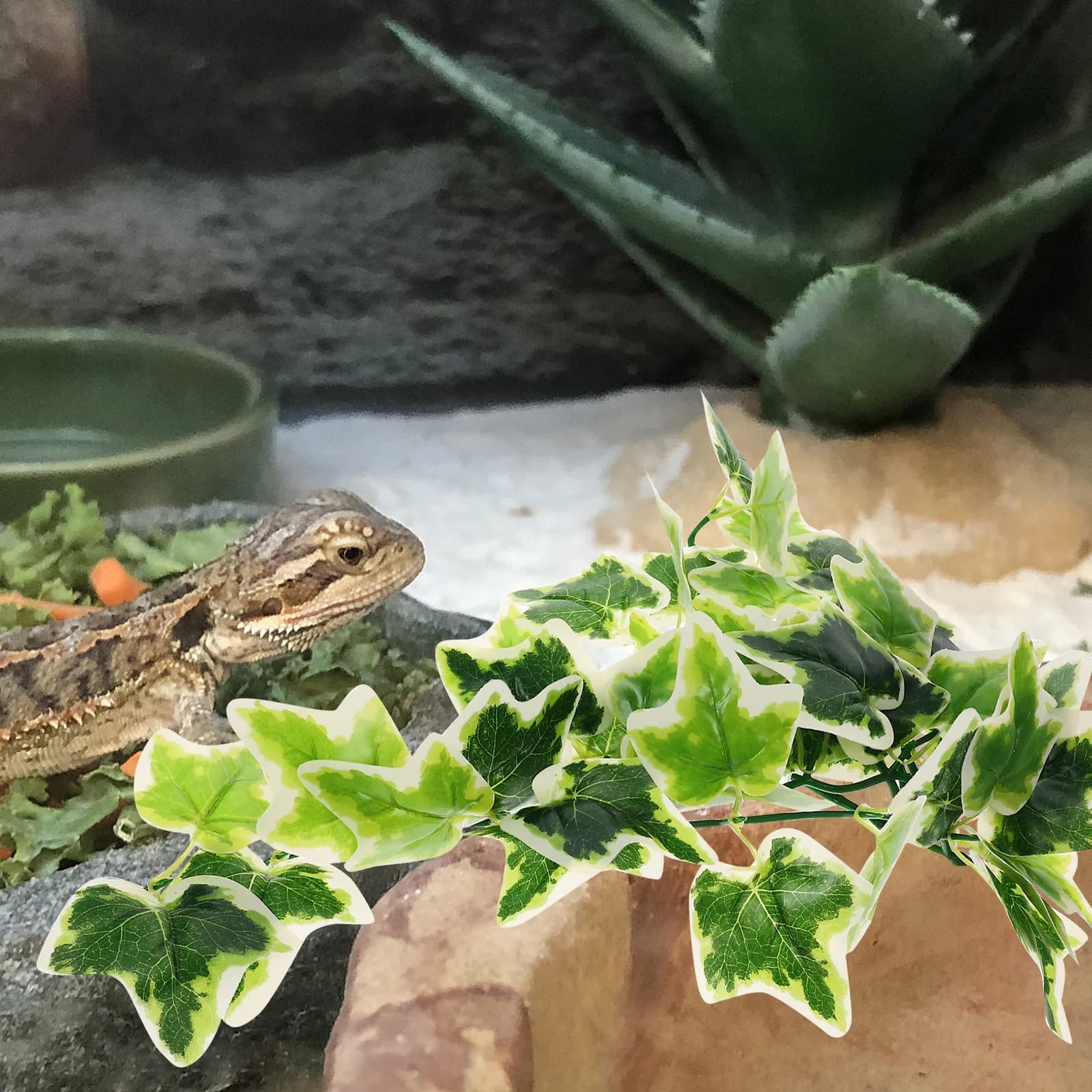 Artificial Plant Terrarium Pendant, Decoration with Faux Plastic Sheets with Suction cup, Natural Hide for Reptiles