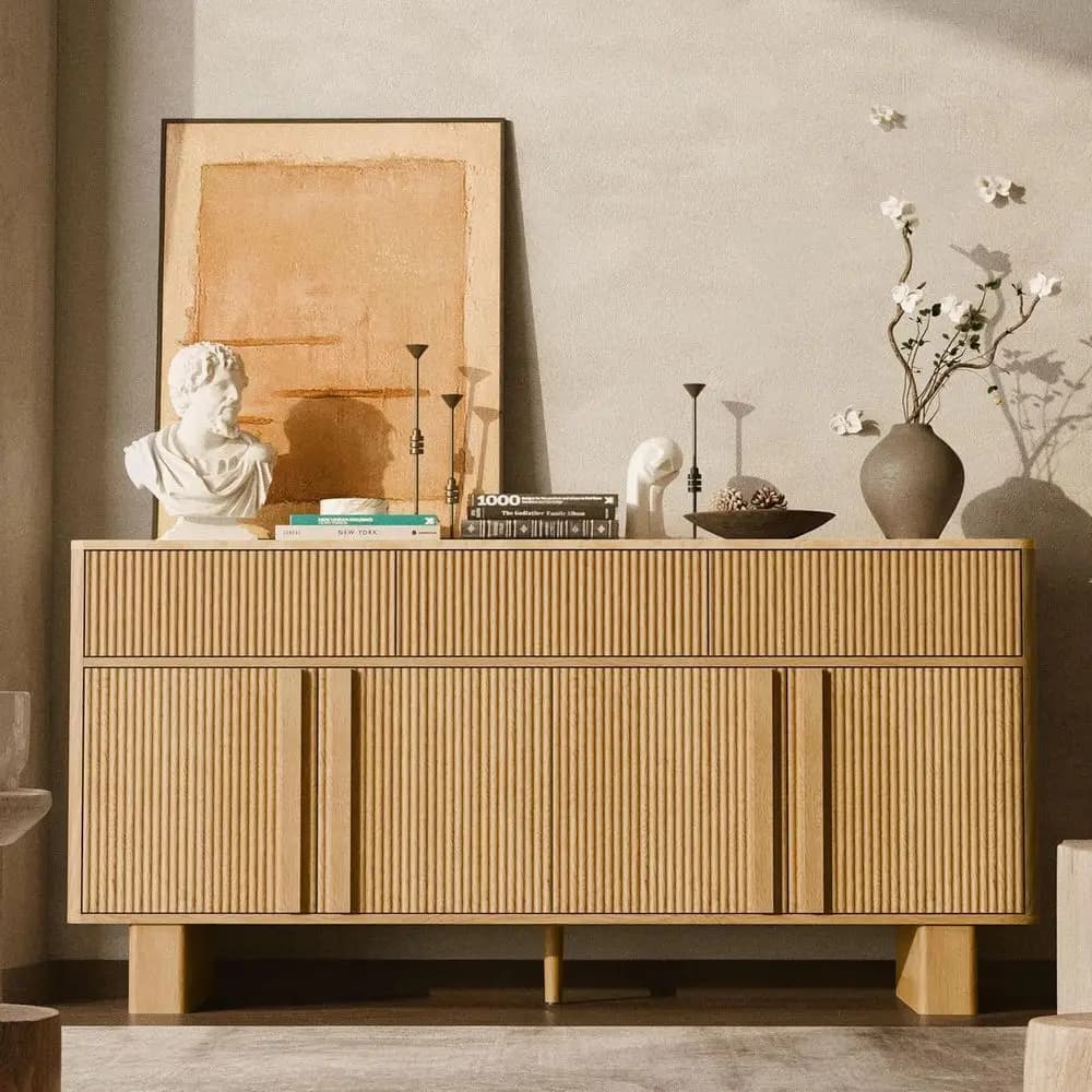 Credenza Larga 55 in Rovere Chiaro con 3 Cassetti, 4 Ante e 2 Gambe Rinforzate per Cucina o Soggiorno